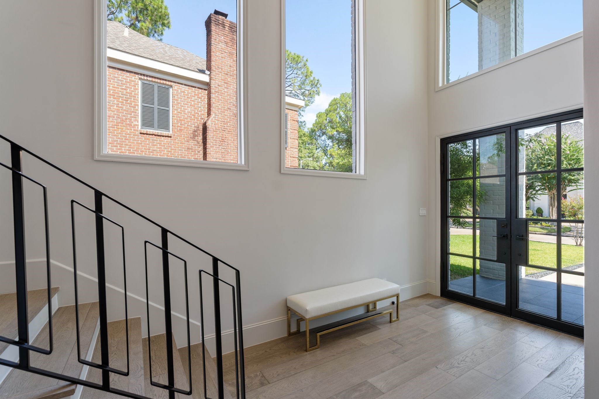 6012 Riverview Way Houston, TX 77057 - Photo 3 of 50 a view of a hallway with windows