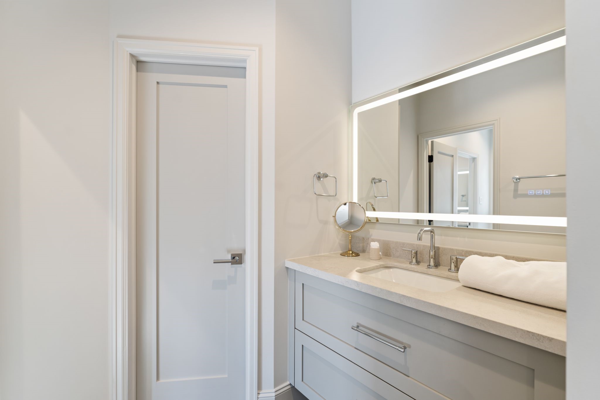 6012 Riverview Way Houston, TX 77057 - Photo 38 of 50 a bathroom with a sink and a mirror
