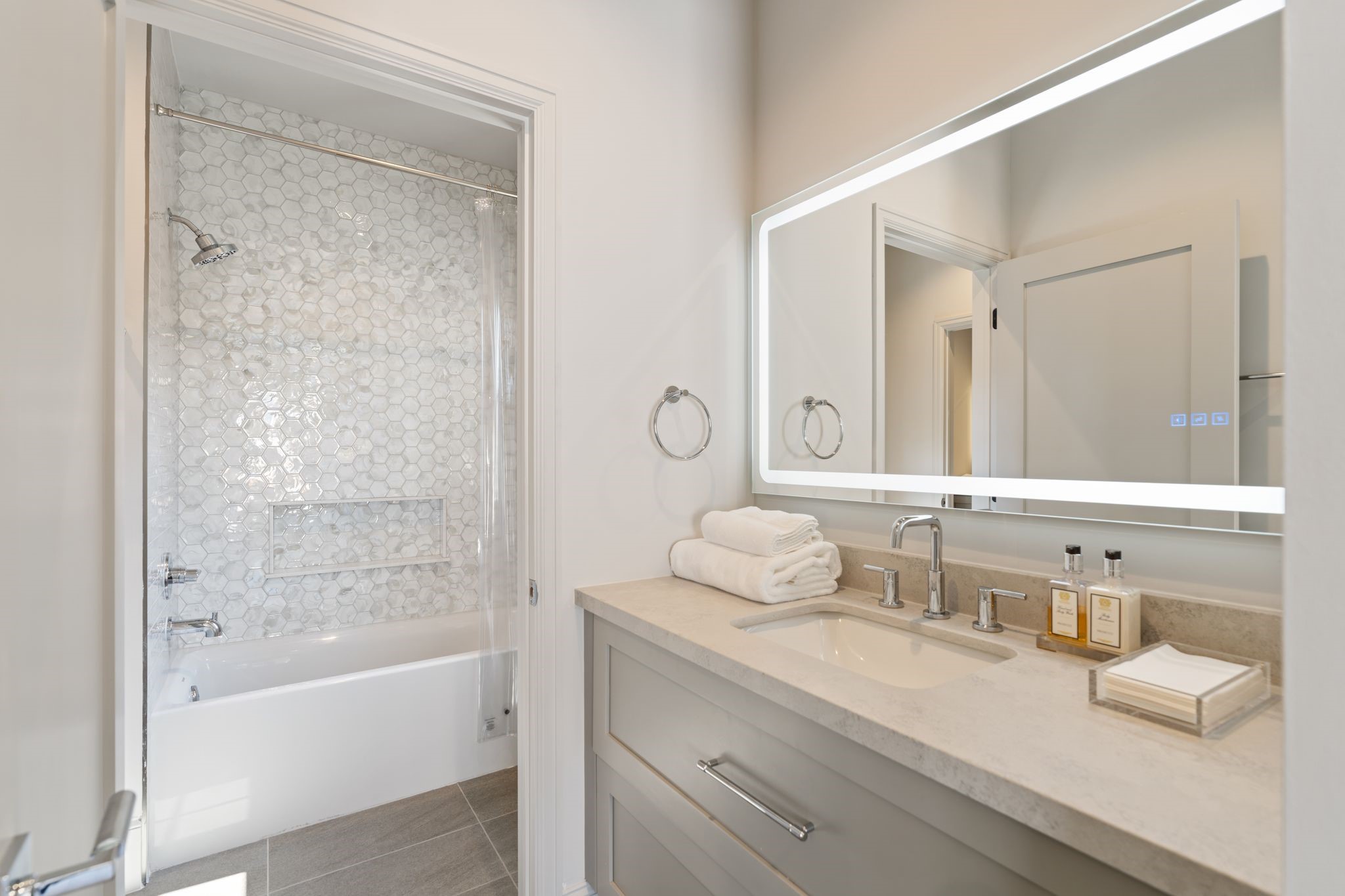 6012 Riverview Way Houston, TX 77057 - Photo 39 of 50 a bathroom with a granite countertop sink mirror and a bathtub