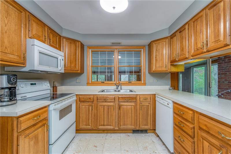 3890 Anderson Road Gibsonia, PA 15044 - Photo 7 of 25 Country Kitchen with Hickory Cabinetry