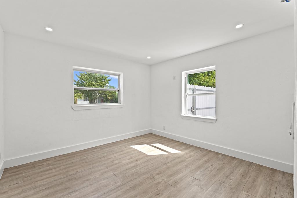 814 Franklin Road West Palm Beach, FL 33405 - Photo 17 of 36 DSC05864