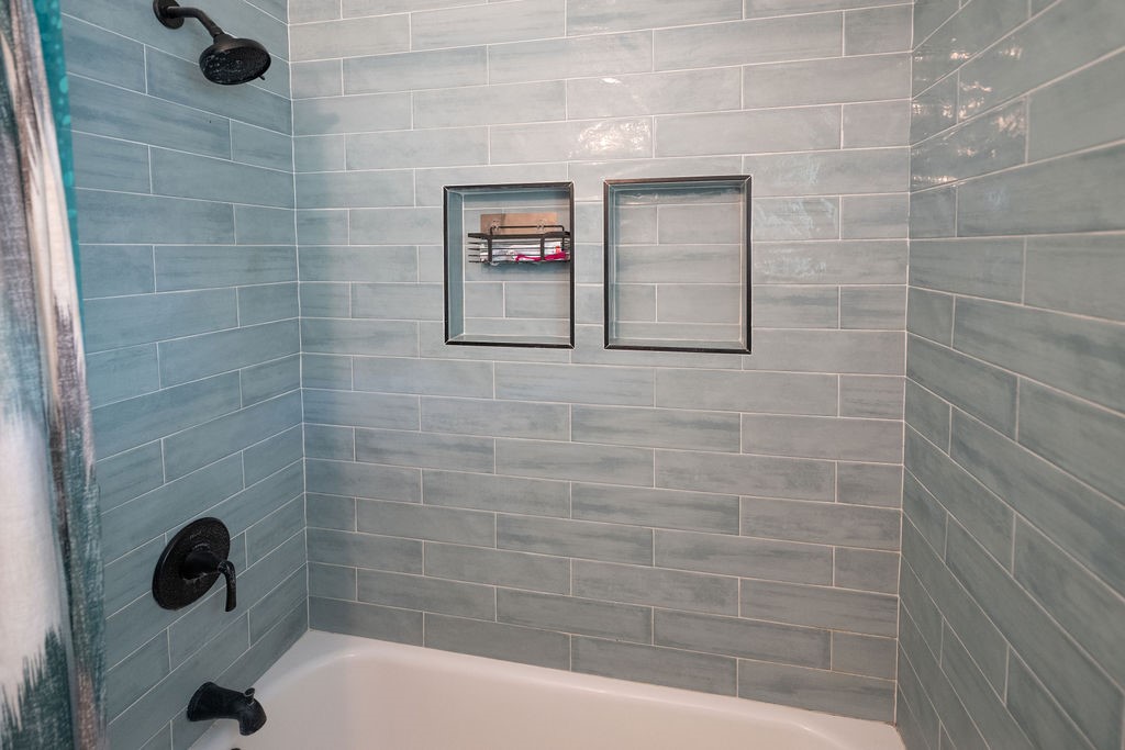 4403 Shadeway Road Lakewood, CA 90713 - Photo 18 of 34 Tiled tub with two built-in niches.