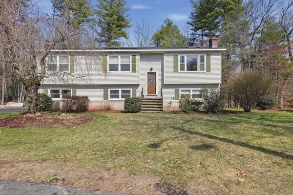 $799,999 | 10 Lee Avenue, Burlington, MA 01803
