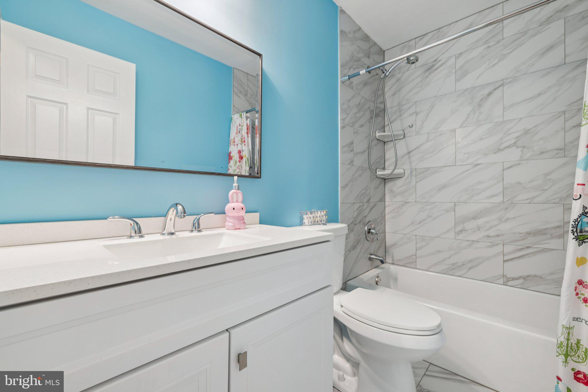 11 Old Forge Garth Sparks Glencoe, MD 21152 - Photo 21 of 39 a bathroom with a sink toilet and shower