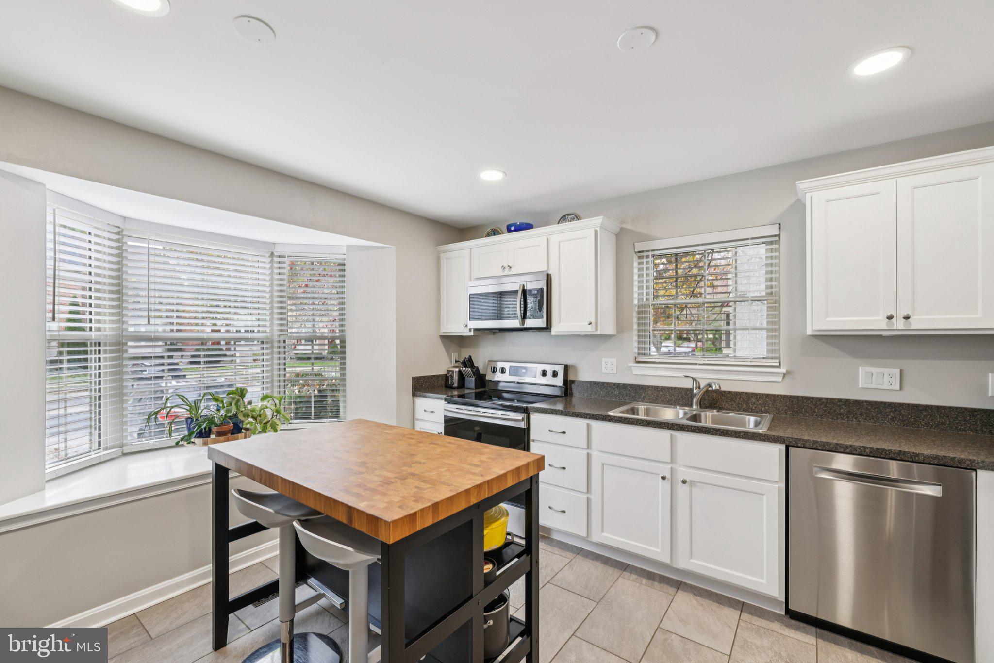 11 Old Forge Garth Sparks Glencoe, MD 21152 - Photo 10 of 39 a kitchen with a stove a sink a microwave and cabinets