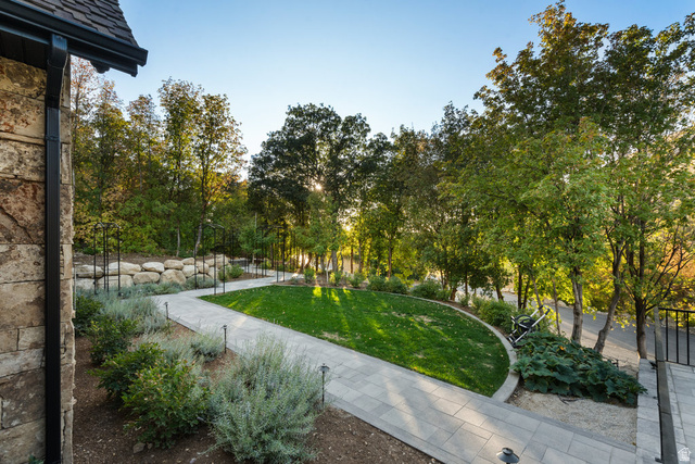 1141 South Oak Leaf Lane Springville, UT 84663 - Photo 113 of 147 Manicured lawn area featuring a curved stone border, surrounded by mature trees