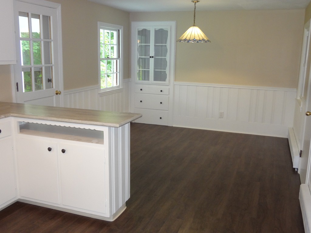 27 Bennington Street Springfield, MA 01108 - Photo 4 of 20 an empty room with a window
