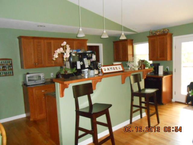 7063 Oak Springs Road Nunnelly, TN 37137 - Photo 3 of 16 bar at cabinets