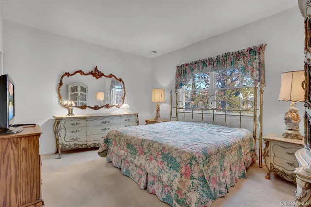 $569,000 | 816 Narragansett Villas Drive, Unit 816, Lindenhurst, NY 11757