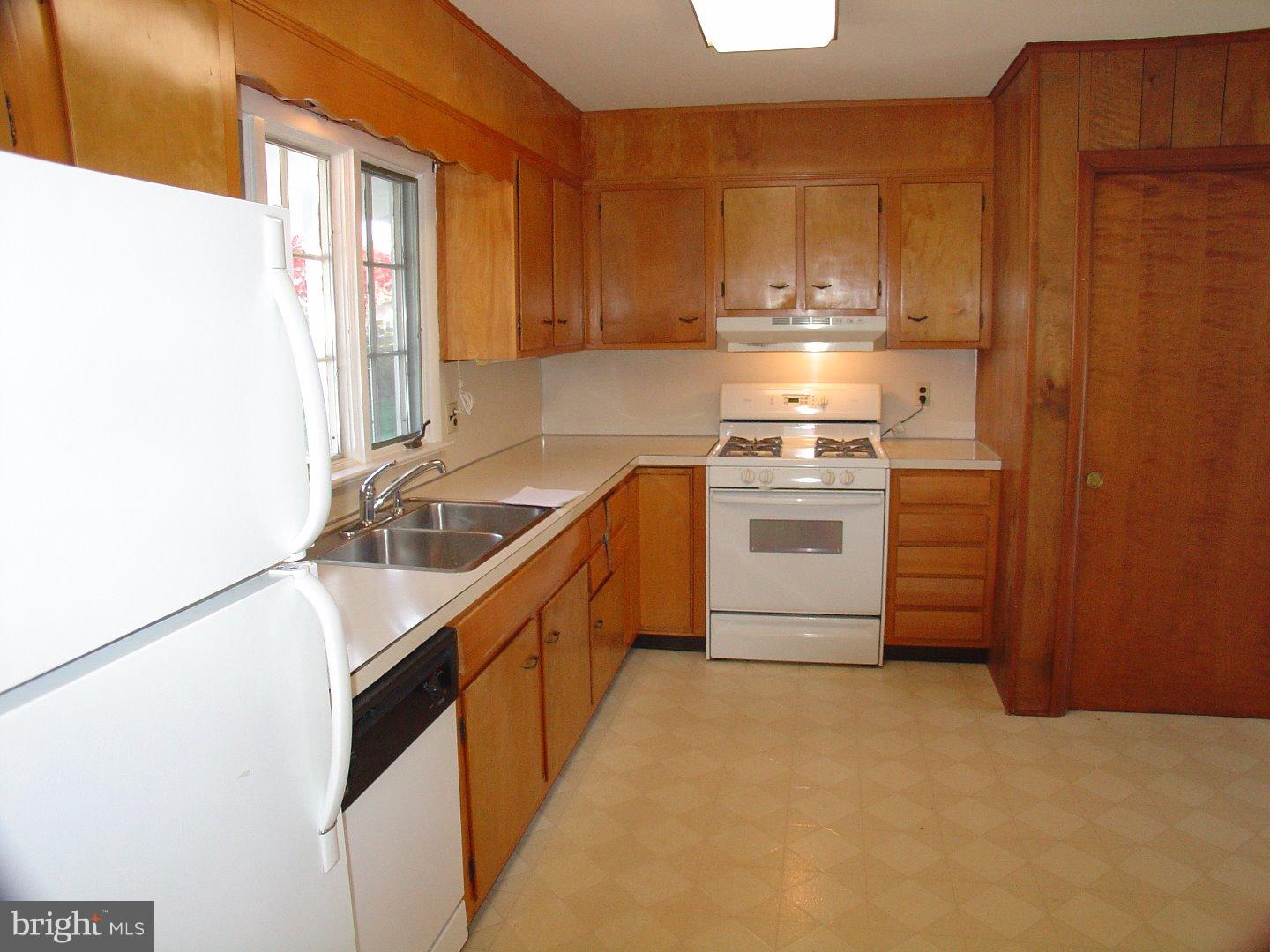 5 Farm Road Ewing, NJ 08638 - Photo 7 of 19 Kitchen