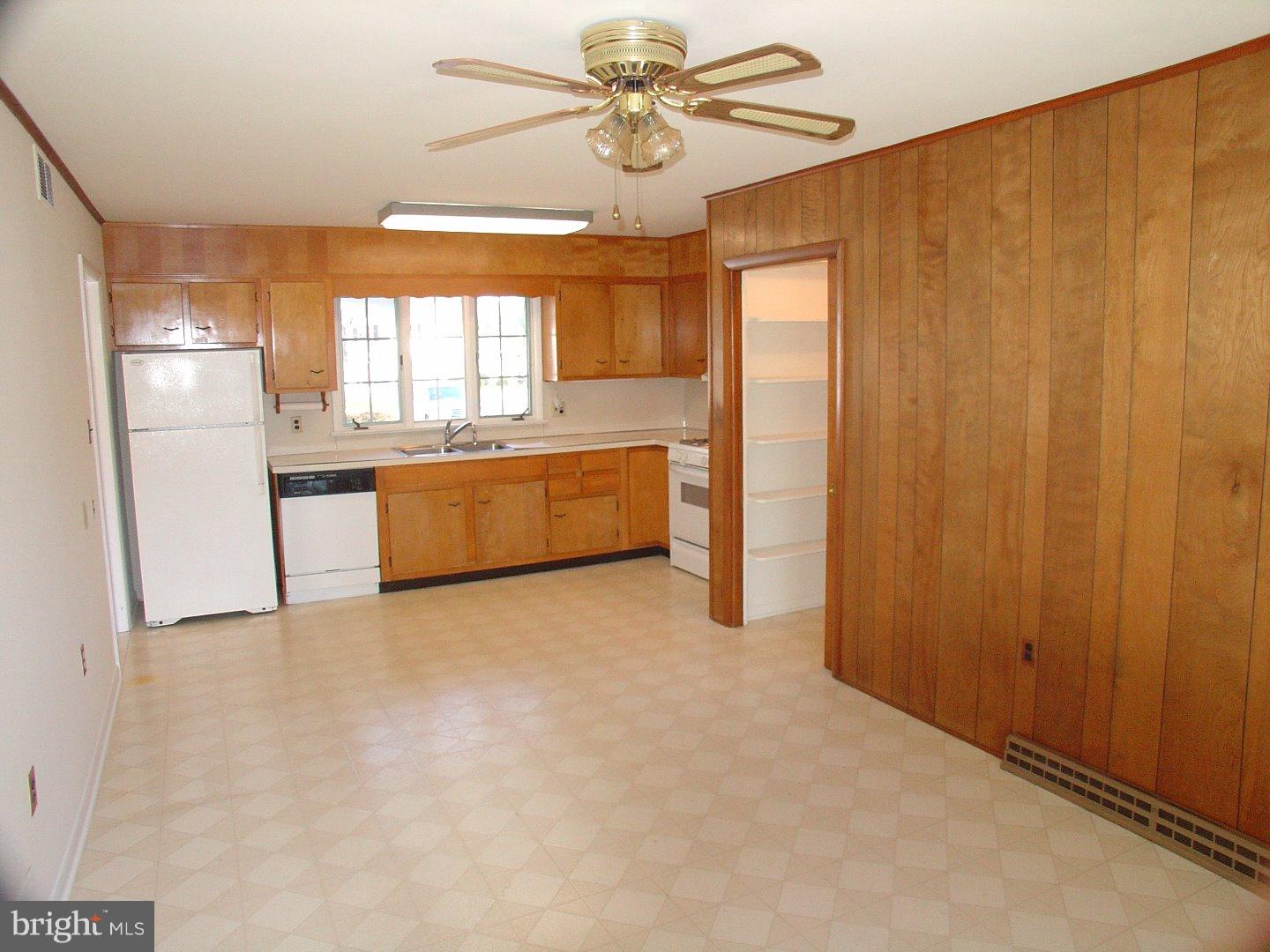 5 Farm Road Ewing, NJ 08638 - Photo 8 of 19 View