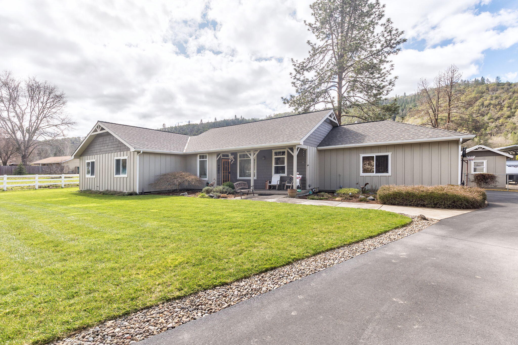 9547 Old Stage Road Central Point, OR 97502 - Photo 1 of 52 2-web-or-mls-9547-old-stage-rd
