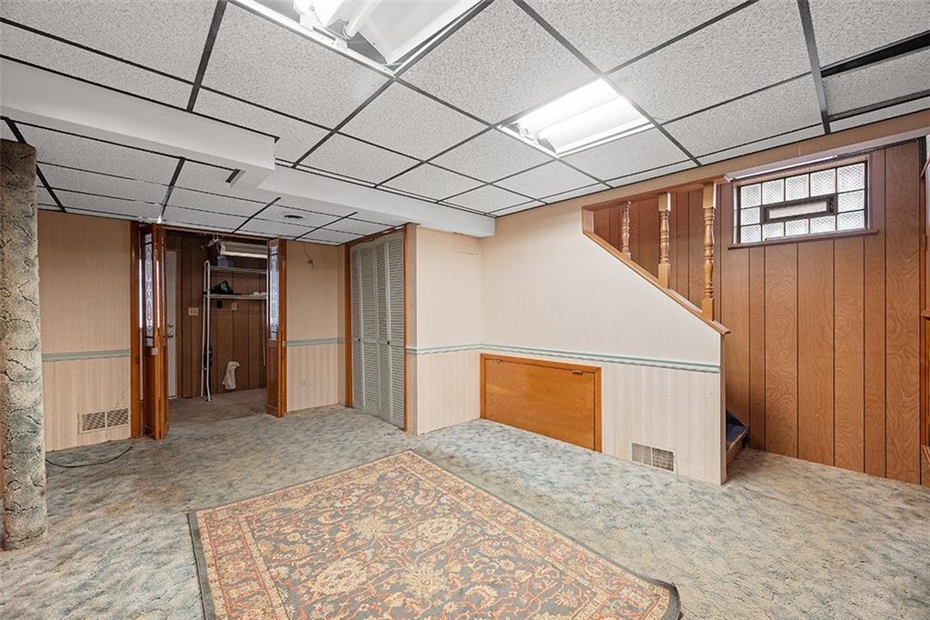 515 Braddock Road Pittsburgh, PA 15221 - Photo 29 of 38 a view of a livingroom with a furniture