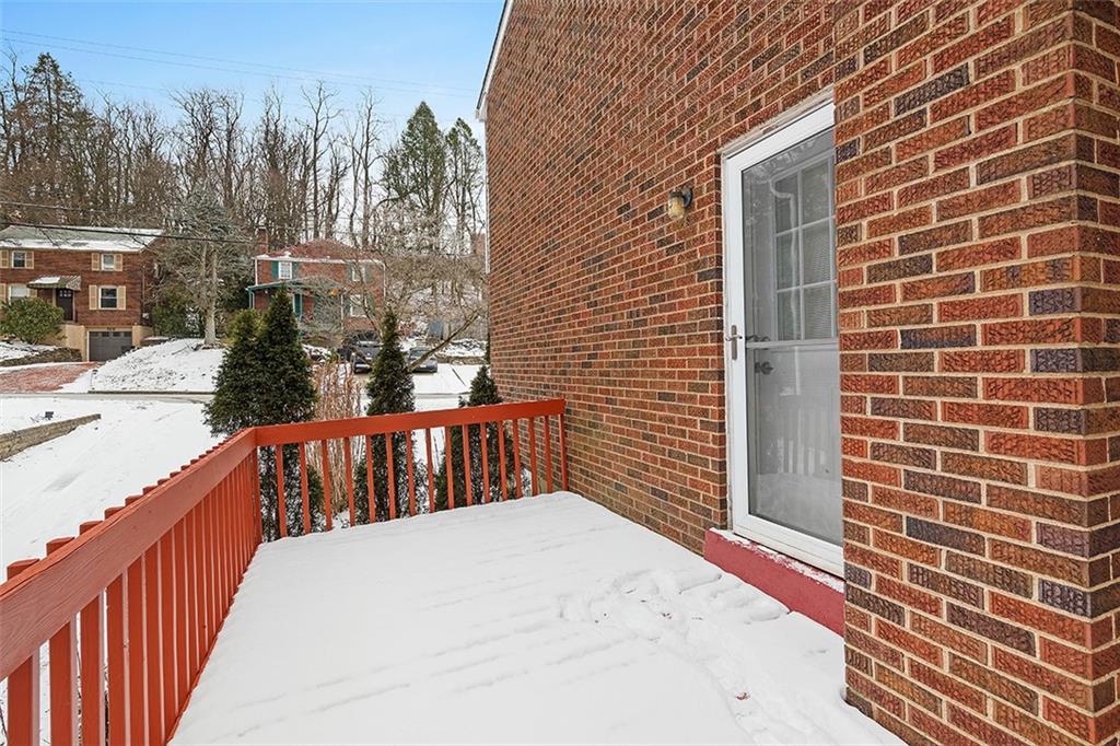 515 Braddock Road Pittsburgh, PA 15221 - Photo 33 of 38 a view of balcony with furniture