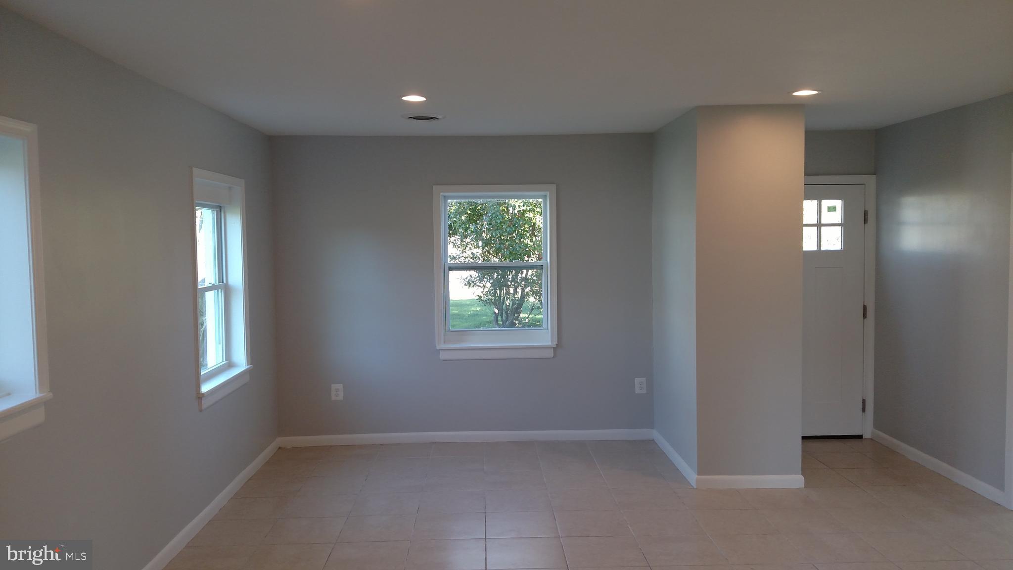 5342 Bucktown Road Cambridge, MD 21613 - Photo 2 of 33 Front entrance with closet and great room