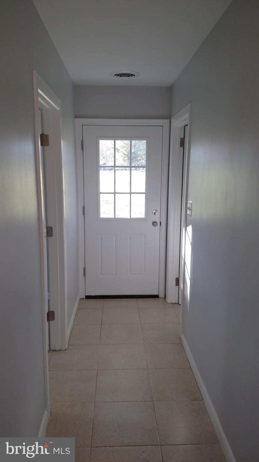 5342 Bucktown Road Cambridge, MD 21613 - Photo 11 of 33 Hallway to back bedroom and mudroom/ utility room