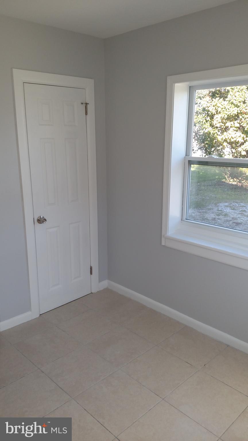 5342 Bucktown Road Cambridge, MD 21613 - Photo 10 of 33 Middle bedroom