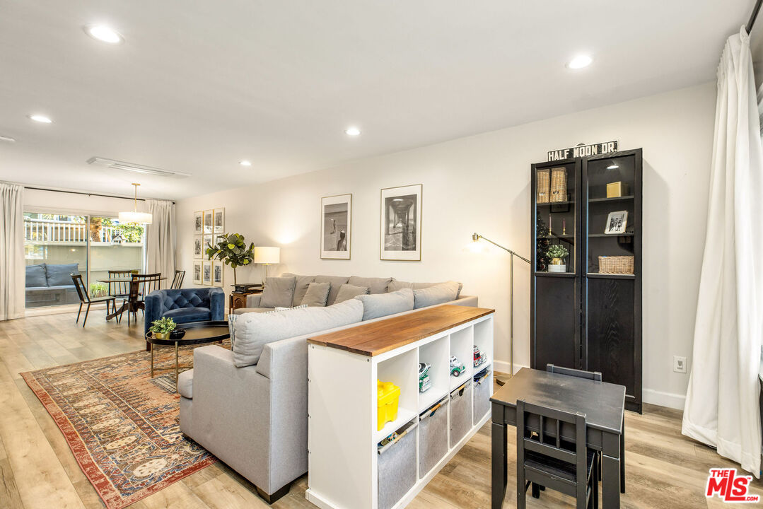 8025 Redlands Street, Unit 13 Playa del Rey, CA 90293 - Photo 4 of 43