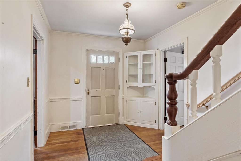 289 Sterling Road Lancaster, MA 01523 - Photo 3 of 39