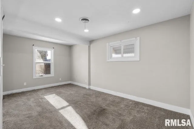 $118,500 | 3139 West 1st Street, Davenport, IA 52804