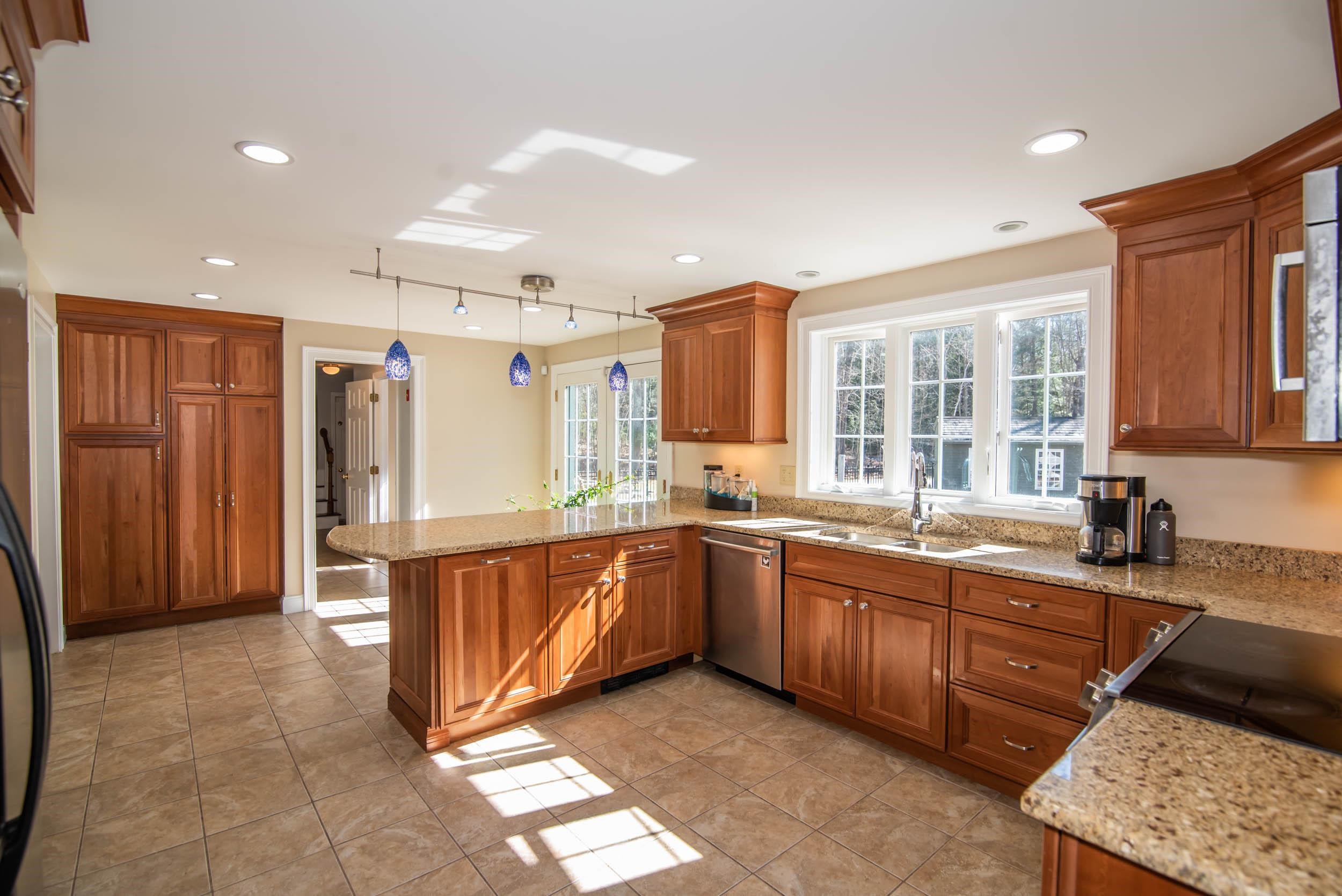 7 Bayberry Road Derry, NH 03038 - Photo 12 of 35