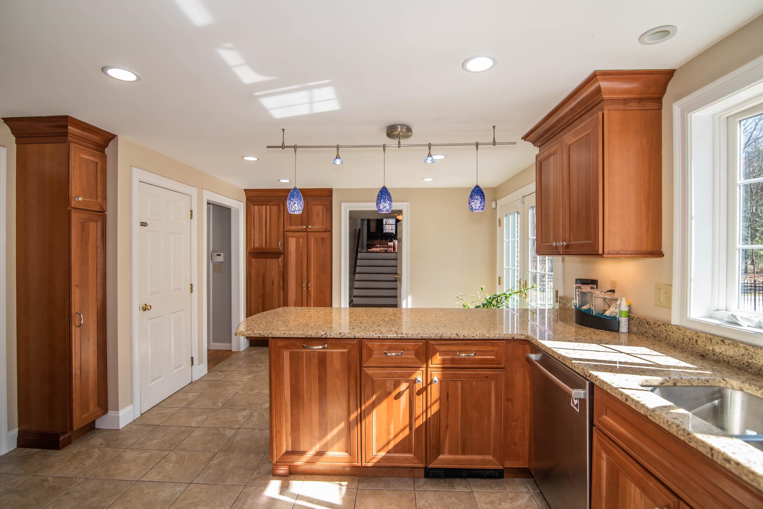 7 Bayberry Road Derry, NH 03038 - Photo 13 of 35