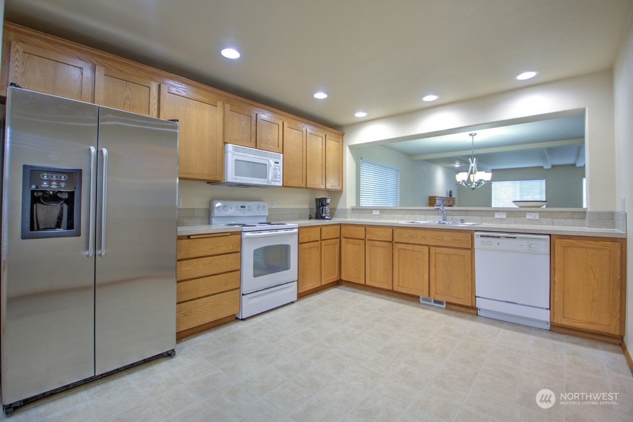 7066 Inlay Street Southeast Lacey, WA 98513 - Photo 8 of 23 Gallery Image 8