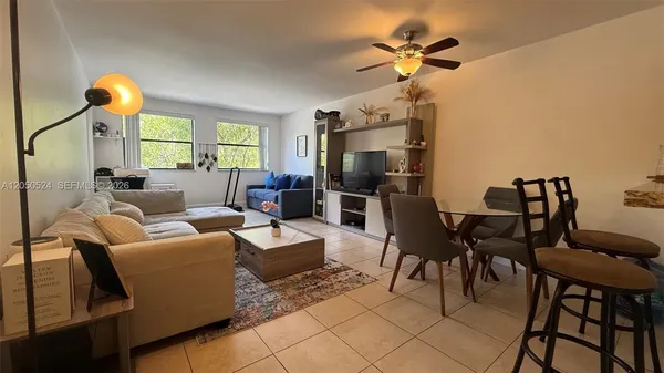 $1,950 | 8160 Geneva Court, Unit 315, Doral, FL 33166