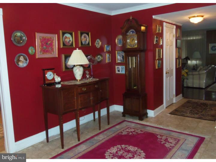 9660 Sandanne Road Philadelphia, PA 19115 - Photo 4 of 25 Foyer