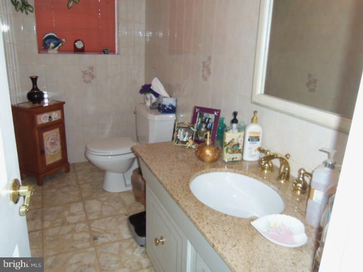 9660 Sandanne Road Philadelphia, PA 19115 - Photo 7 of 25 Half Bath