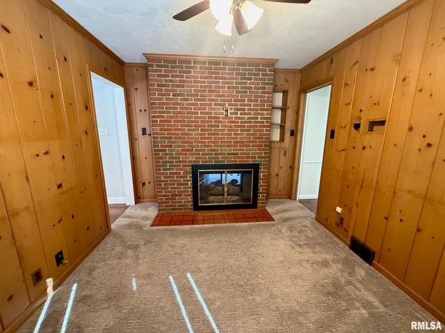 $229,000 | 515 North 10th Street, Petersburg, IL 62675