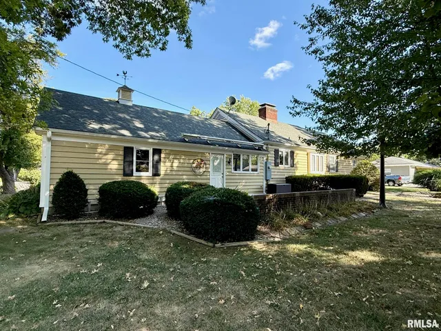 $229,000 | 515 North 10th Street, Petersburg, IL 62675