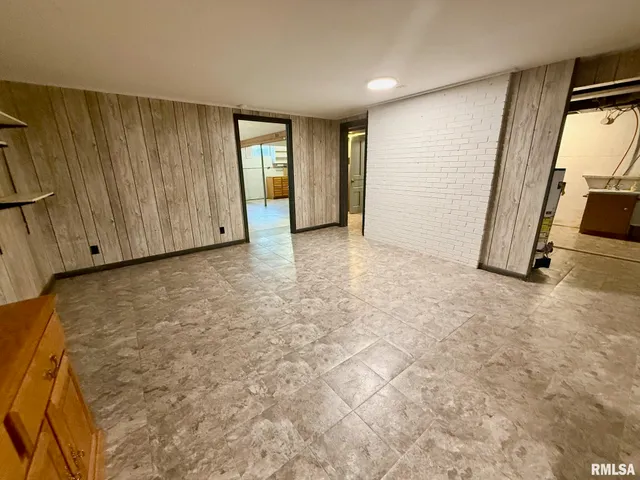 $229,000 | 515 North 10th Street, Petersburg, IL 62675