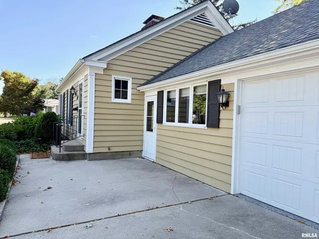 $229,000 | 515 North 10th Street, Petersburg, IL 62675