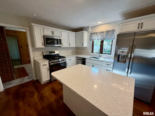 $229,000 | 515 North 10th Street, Petersburg, IL 62675