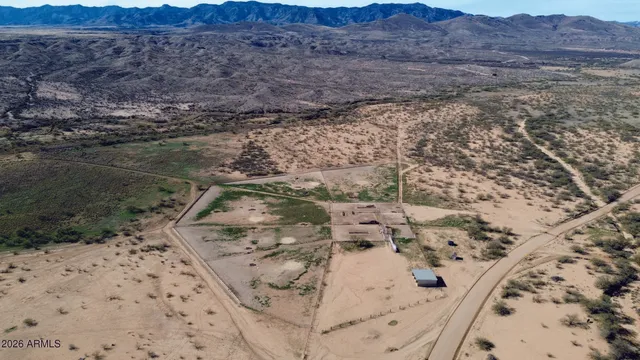 a view of a dry yard