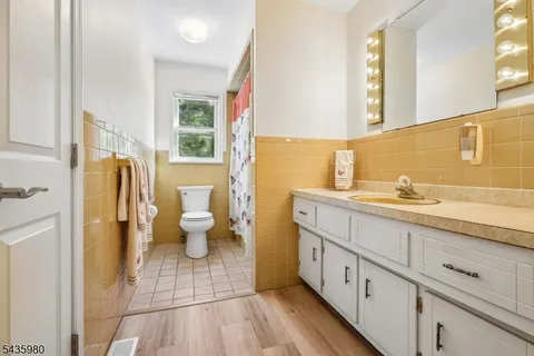 $600,000 | 16 Old Mountain Road, Lebanon, NJ 08833