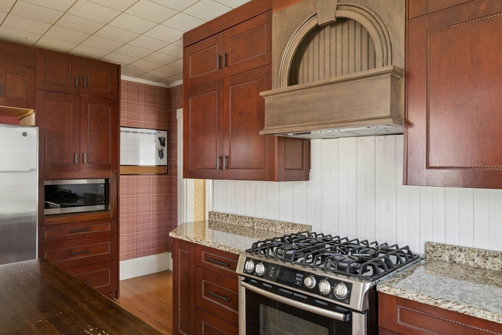 216 Walnut Street Clinton, MA 01510 - Photo 13 of 42