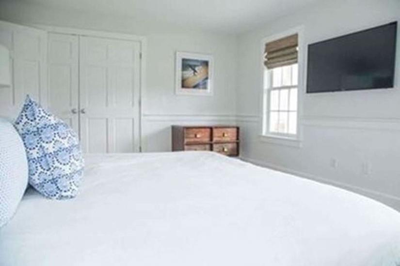 32 Monomoy Road Nantucket, MA 02554 - Photo 15 of 29