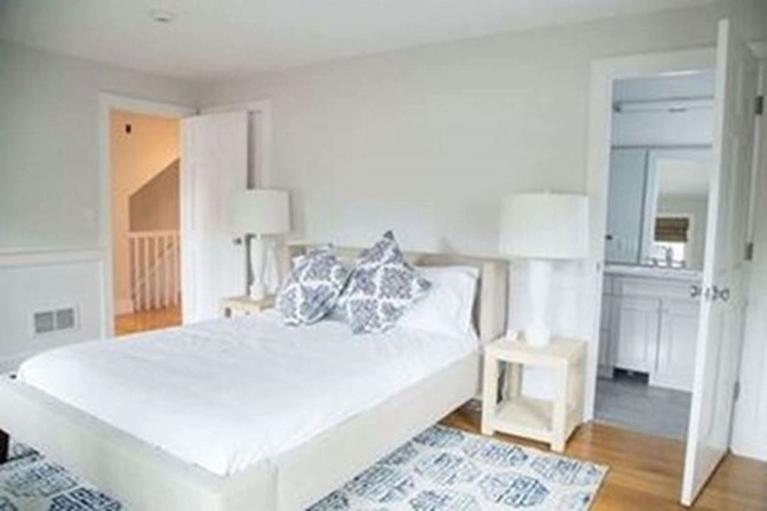 32 Monomoy Road Nantucket, MA 02554 - Photo 18 of 29