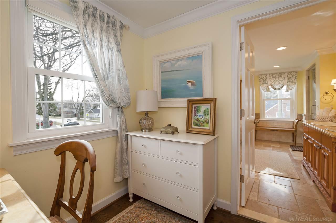 1652 Hawthorne Road Grosse Pointe, MI 48236 - Photo 29 of 55 31346344-28.JPG
