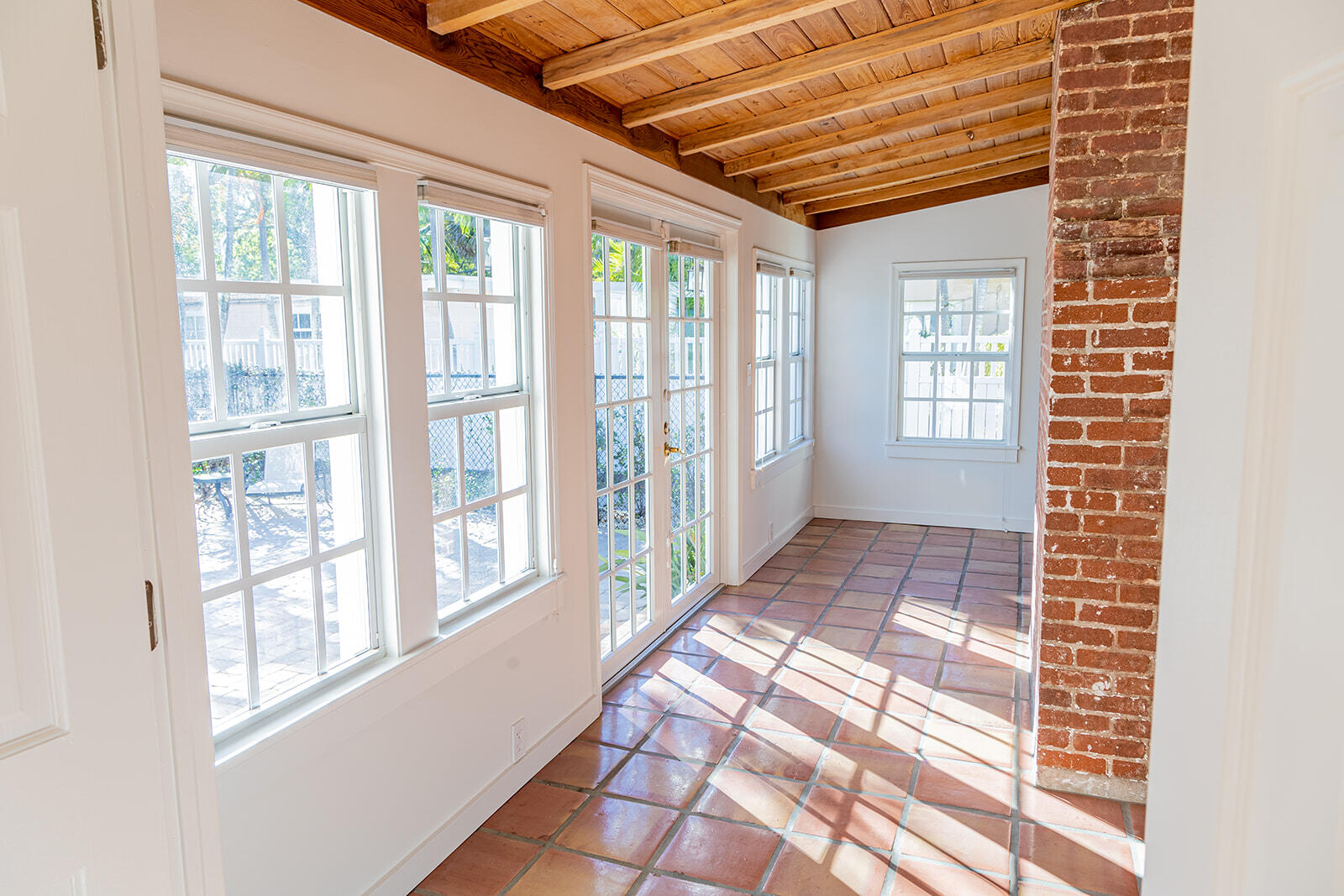 232 Marlborough Road West Palm Beach, FL 33405 - Photo 11 of 37 Sunroom 4