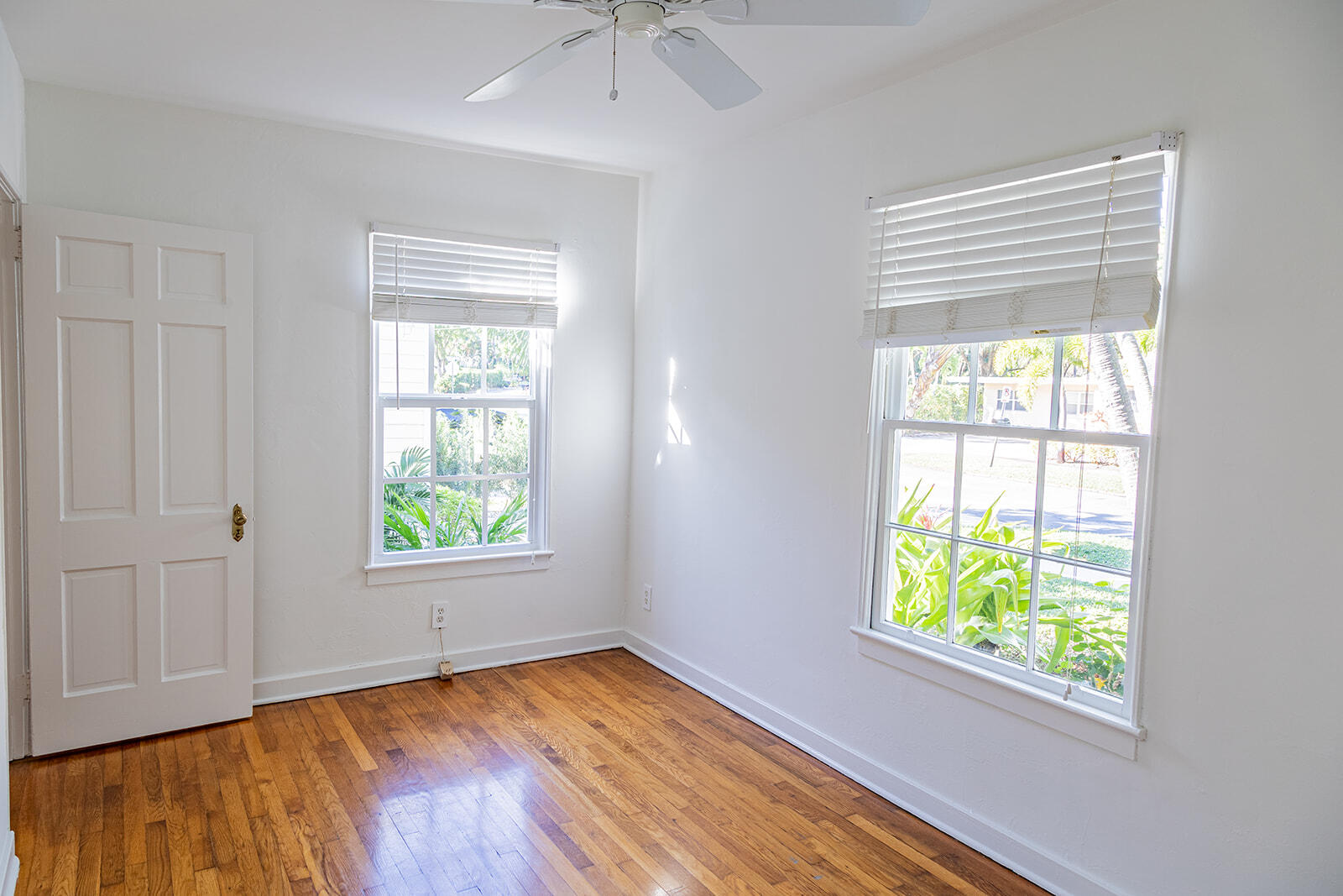 232 Marlborough Road West Palm Beach, FL 33405 - Photo 19 of 37 2nd bedroom front of house