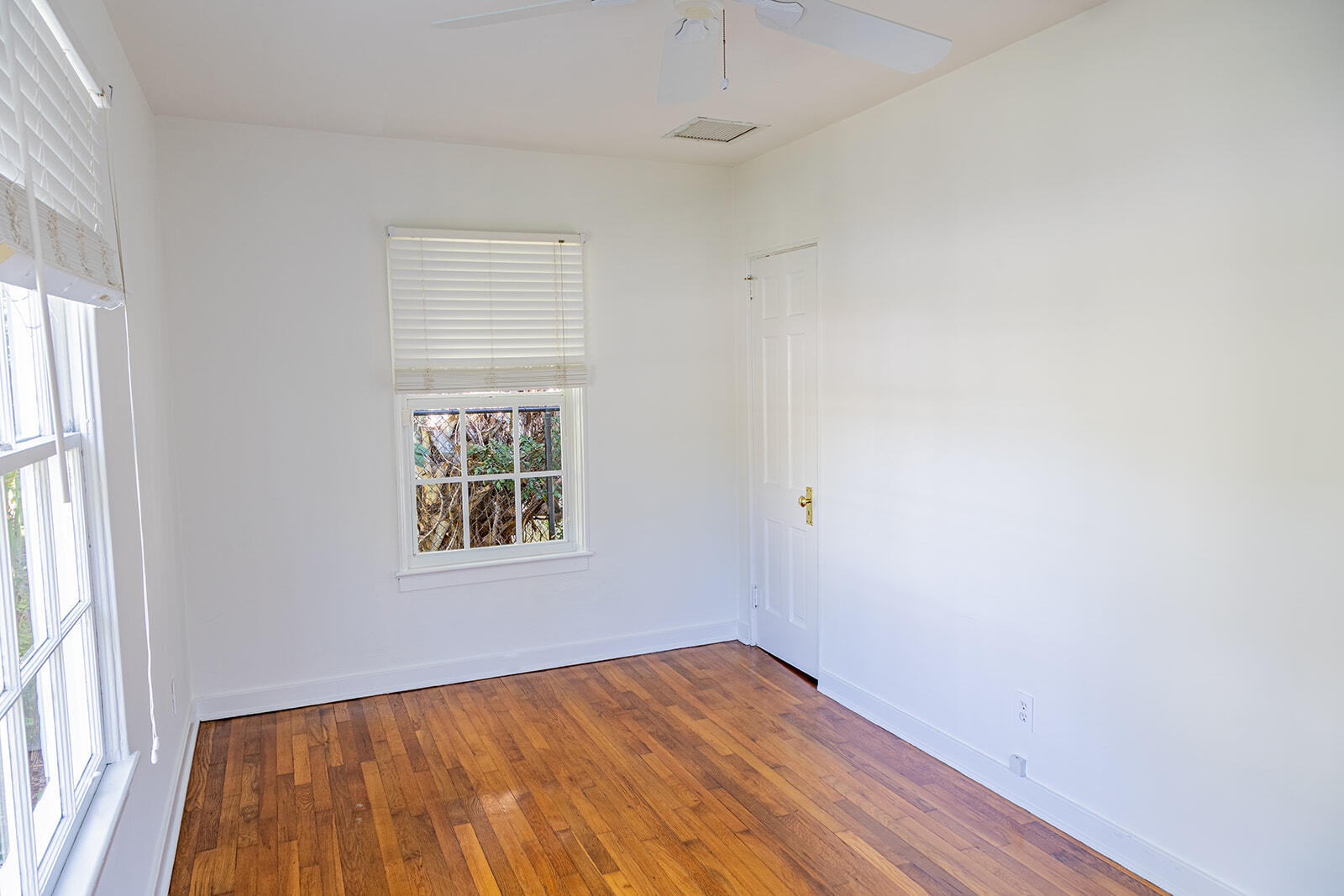 232 Marlborough Road West Palm Beach, FL 33405 - Photo 20 of 37 2nd bedroom front of house