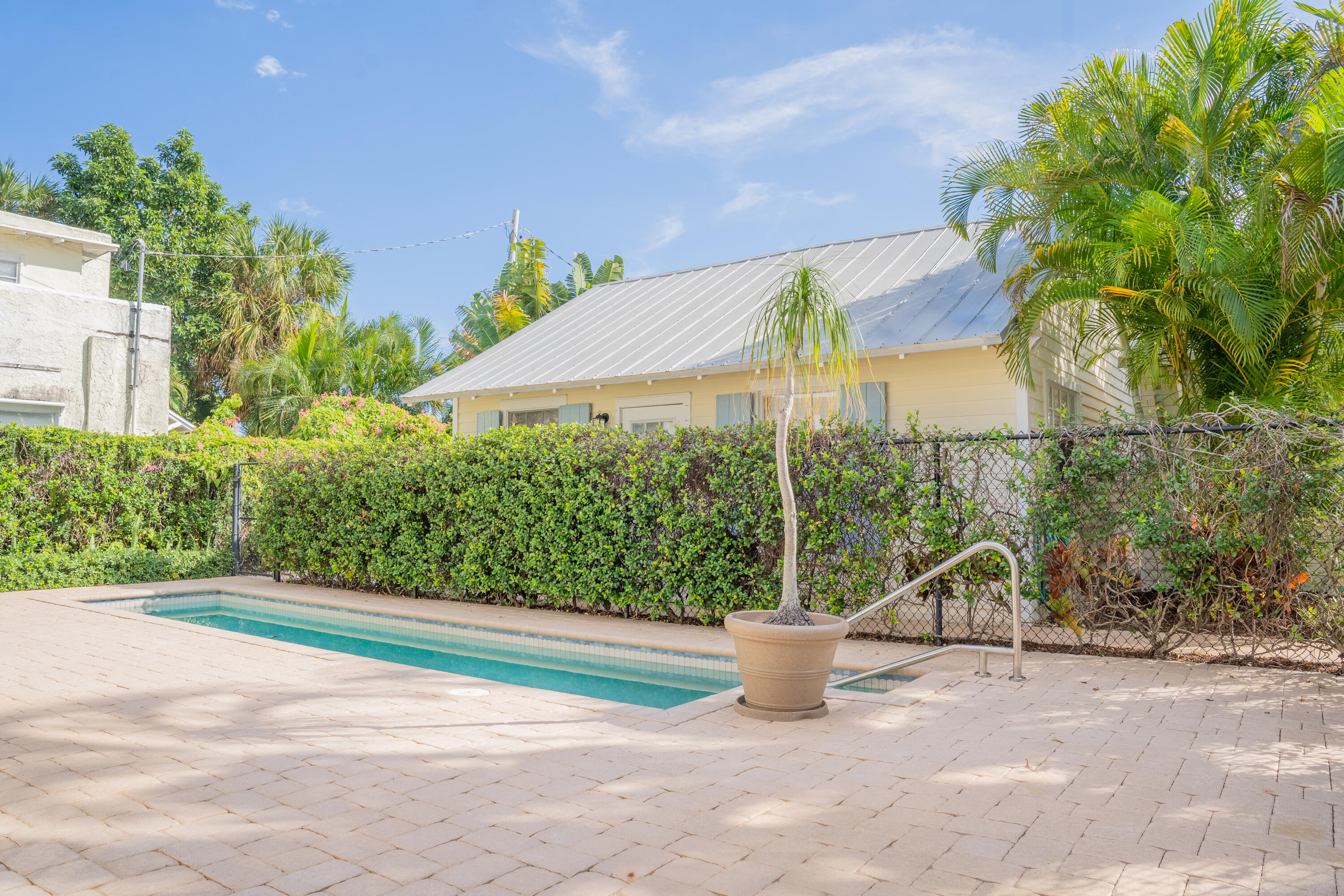 232 Marlborough Road West Palm Beach, FL 33405 - Photo 24 of 37 Pool Area