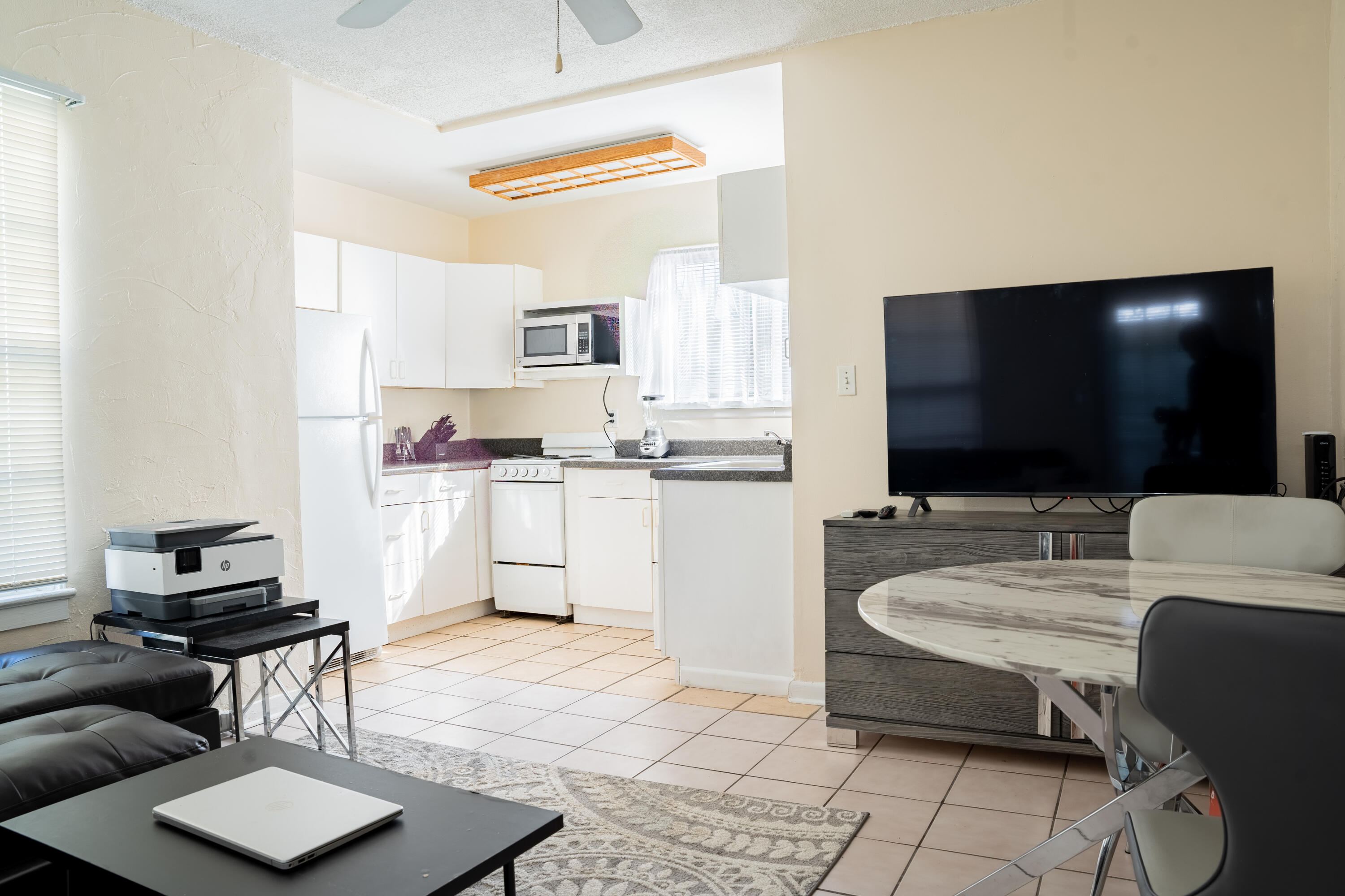 232 Marlborough Road West Palm Beach, FL 33405 - Photo 28 of 37 Cottage kitchen and living