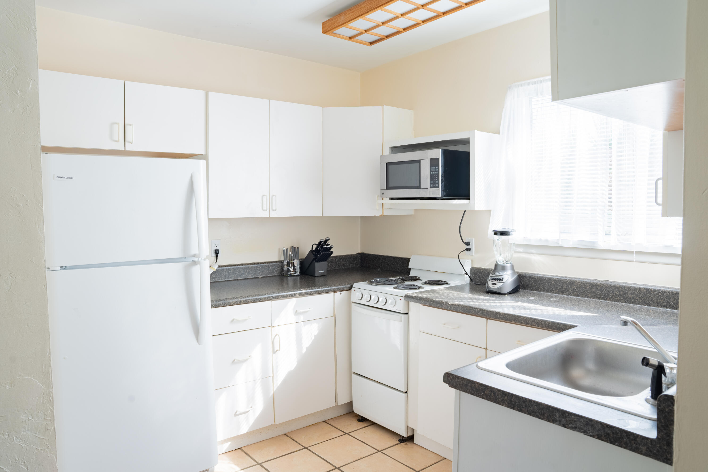 232 Marlborough Road West Palm Beach, FL 33405 - Photo 29 of 37 Cottage Kitchen 1