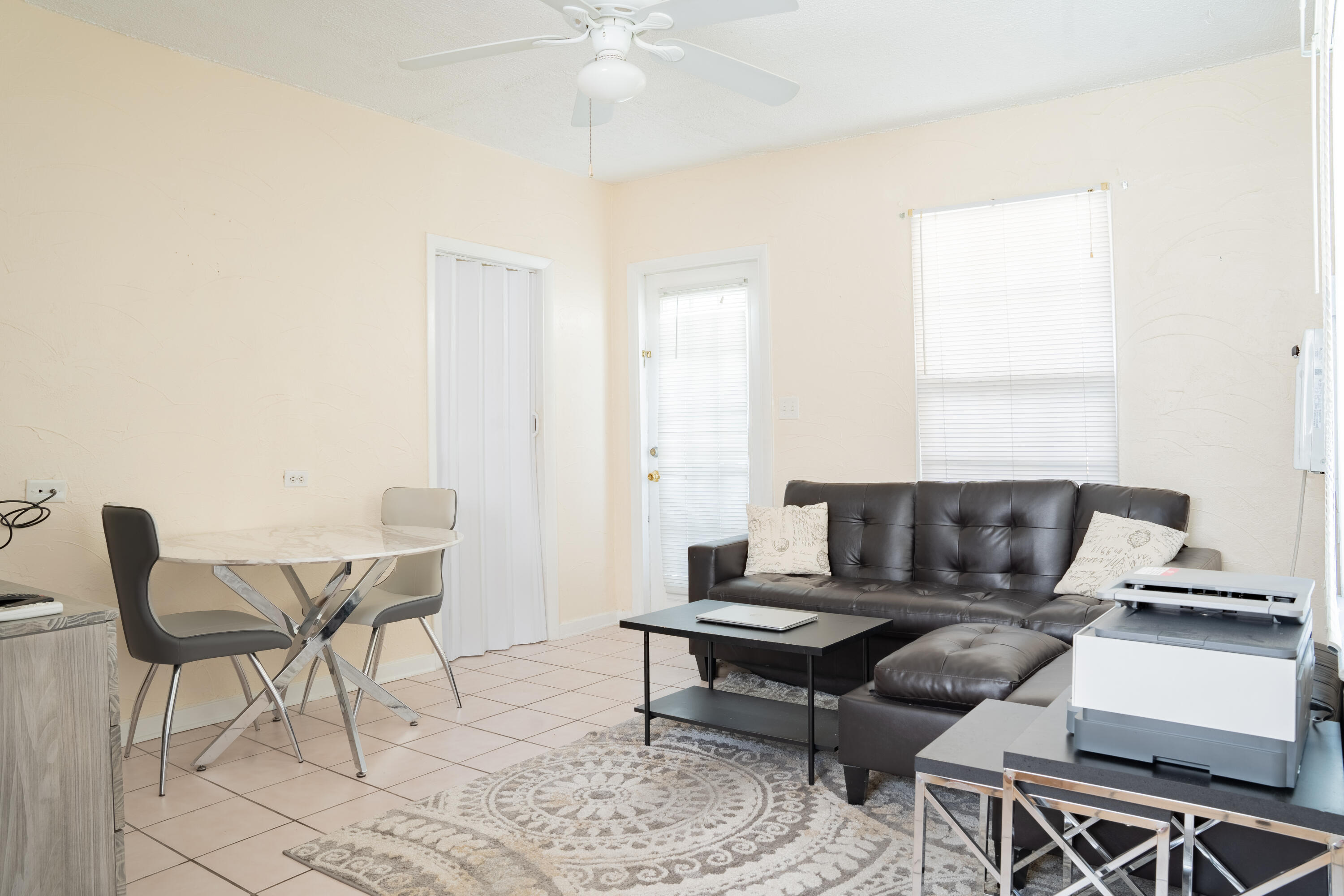 232 Marlborough Road West Palm Beach, FL 33405 - Photo 30 of 37 Cottage Living room