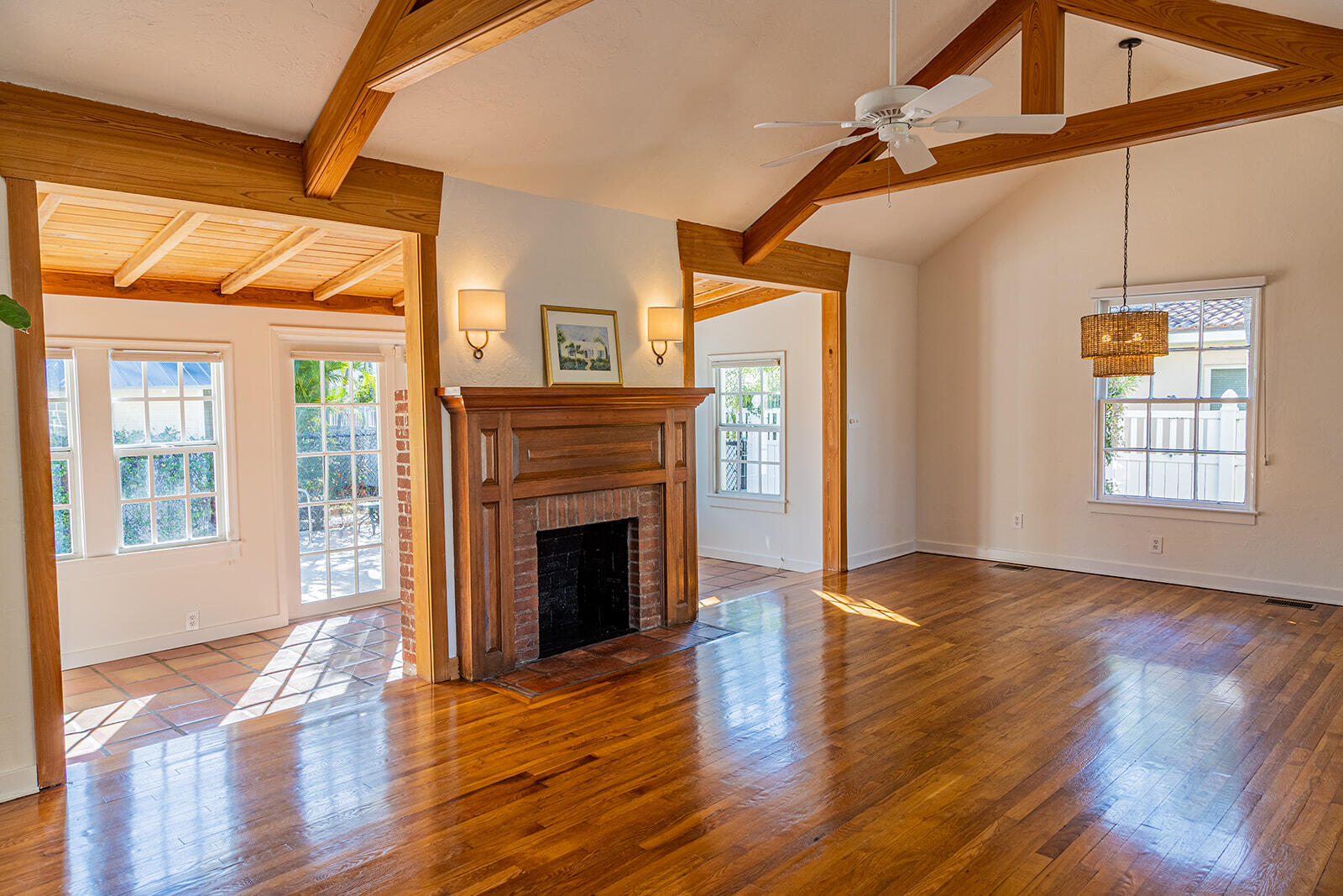232 Marlborough Road West Palm Beach, FL 33405 - Photo 5 of 37 Living Room 2