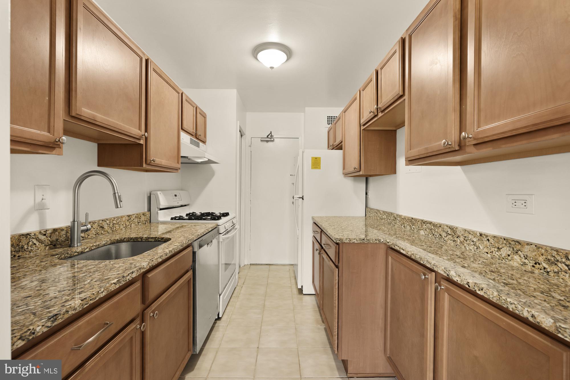 1900 Lyttonsville Road, Unit 818 Silver Spring, MD 20910 - Photo 15 of 28